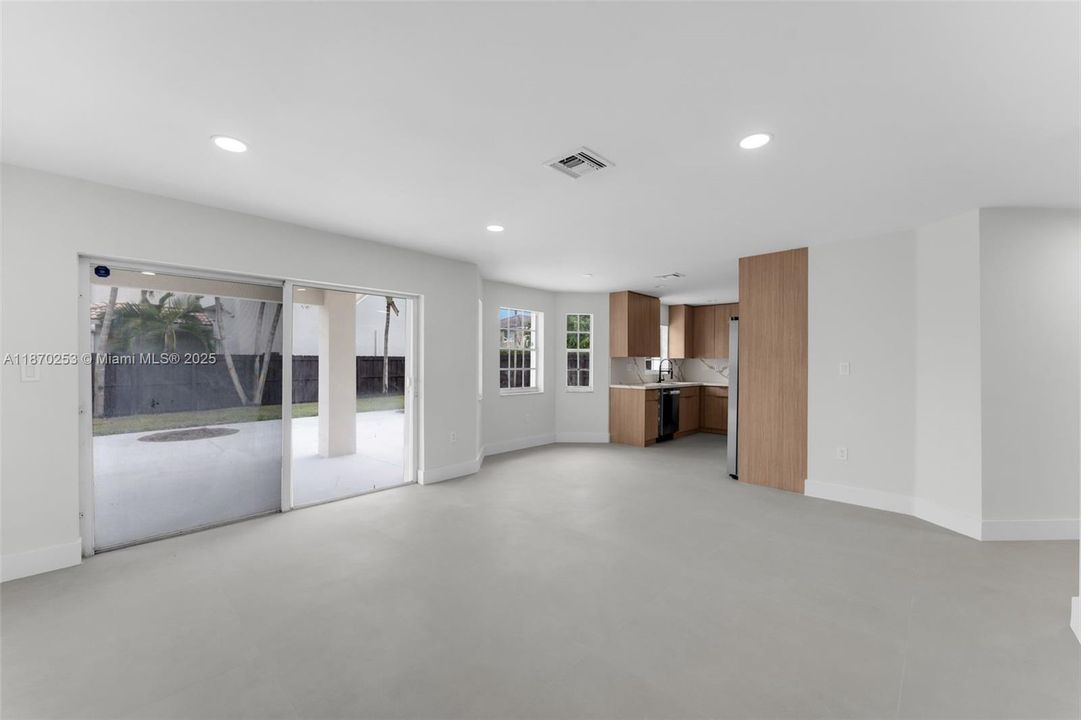 Vendido Recientemente: $750,000 (4 camas, 2 baños, 2250 Pies cuadrados)