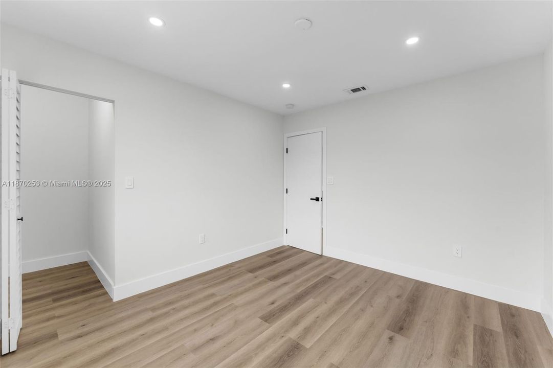 Vendido Recientemente: $750,000 (4 camas, 2 baños, 2250 Pies cuadrados)