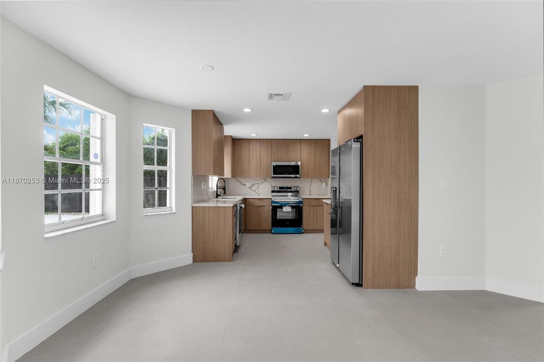 Vendido Recientemente: $750,000 (4 camas, 2 baños, 2250 Pies cuadrados)