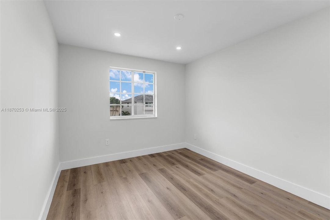 Vendido Recientemente: $750,000 (4 camas, 2 baños, 2250 Pies cuadrados)