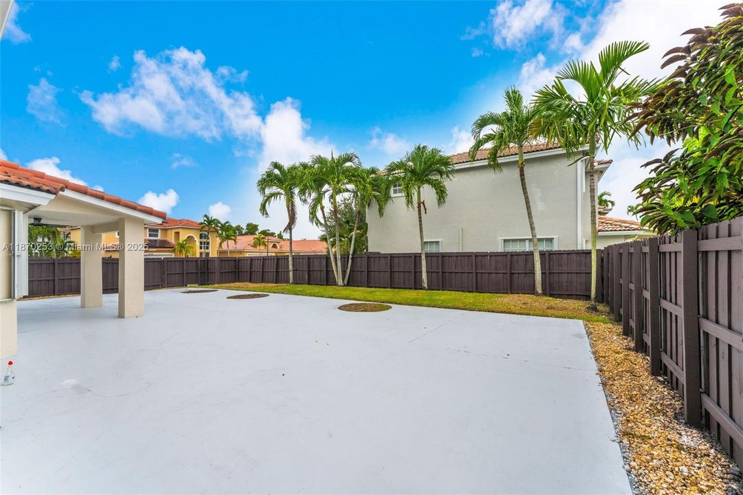 Vendido Recientemente: $750,000 (4 camas, 2 baños, 2250 Pies cuadrados)