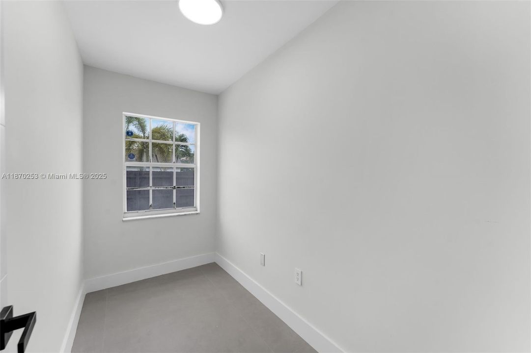 Vendido Recientemente: $750,000 (4 camas, 2 baños, 2250 Pies cuadrados)