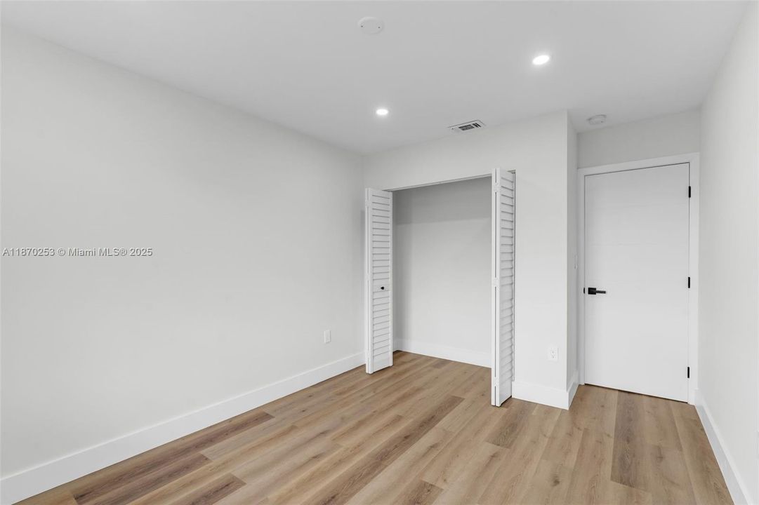 Vendido Recientemente: $750,000 (4 camas, 2 baños, 2250 Pies cuadrados)