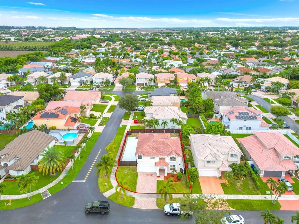 Vendido Recientemente: $750,000 (4 camas, 2 baños, 2250 Pies cuadrados)