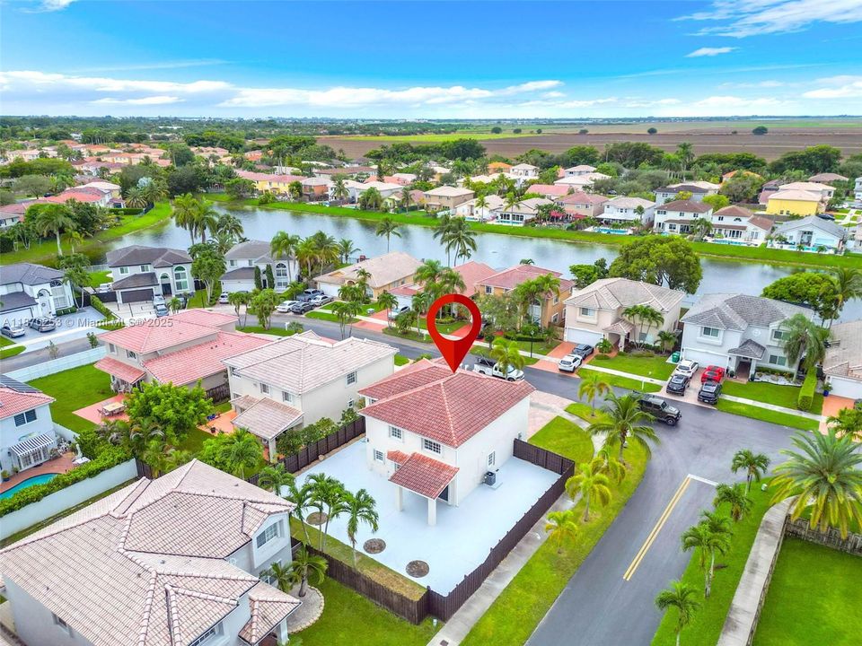 Vendido Recientemente: $750,000 (4 camas, 2 baños, 2250 Pies cuadrados)