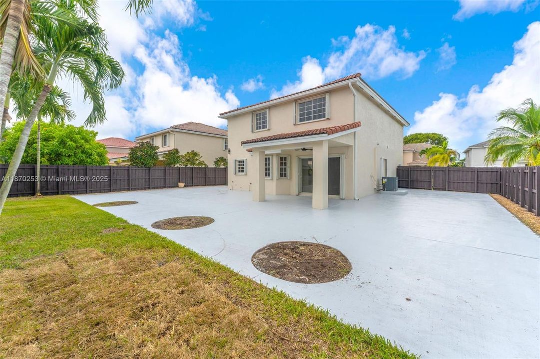 Vendido Recientemente: $750,000 (4 camas, 2 baños, 2250 Pies cuadrados)