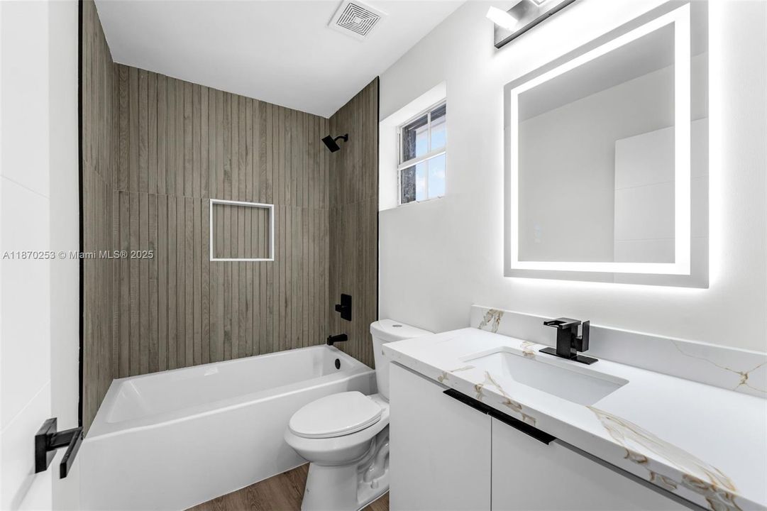 Vendido Recientemente: $750,000 (4 camas, 2 baños, 2250 Pies cuadrados)