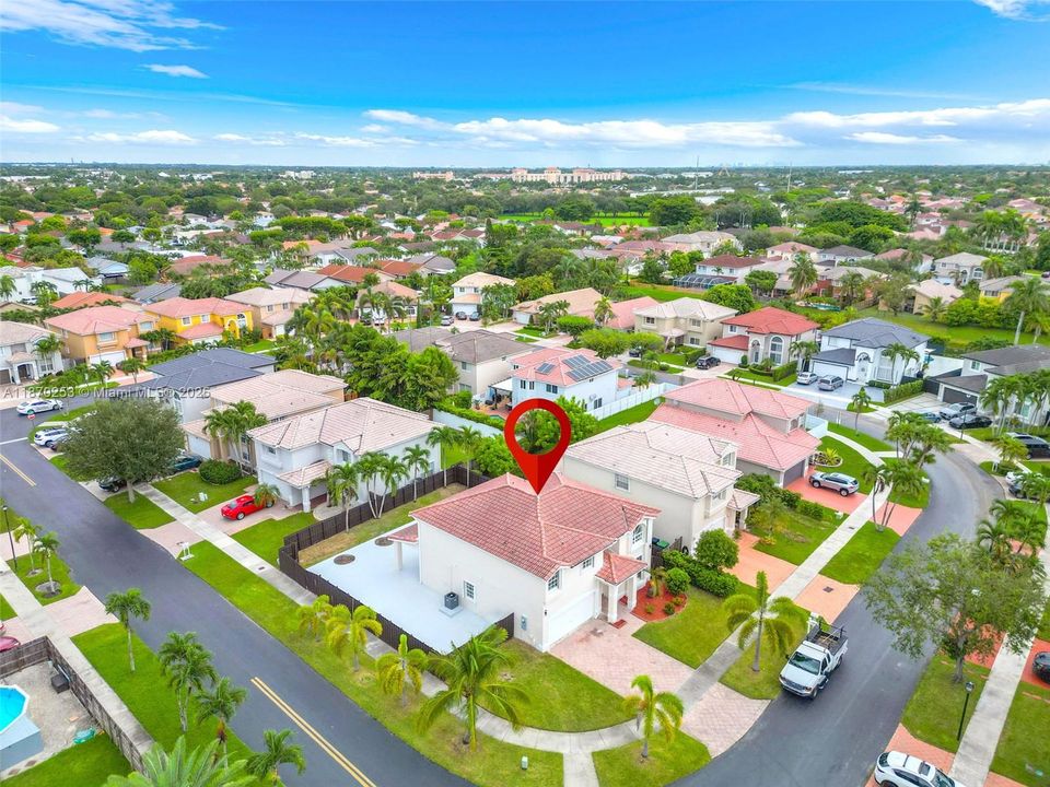 Vendido Recientemente: $750,000 (4 camas, 2 baños, 2250 Pies cuadrados)