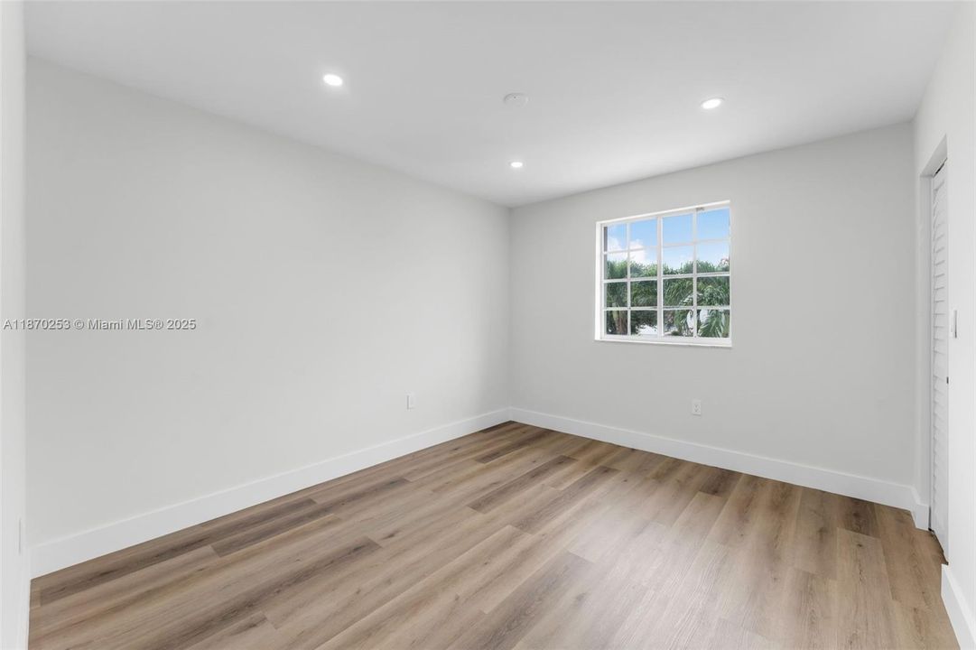 Vendido Recientemente: $750,000 (4 camas, 2 baños, 2250 Pies cuadrados)