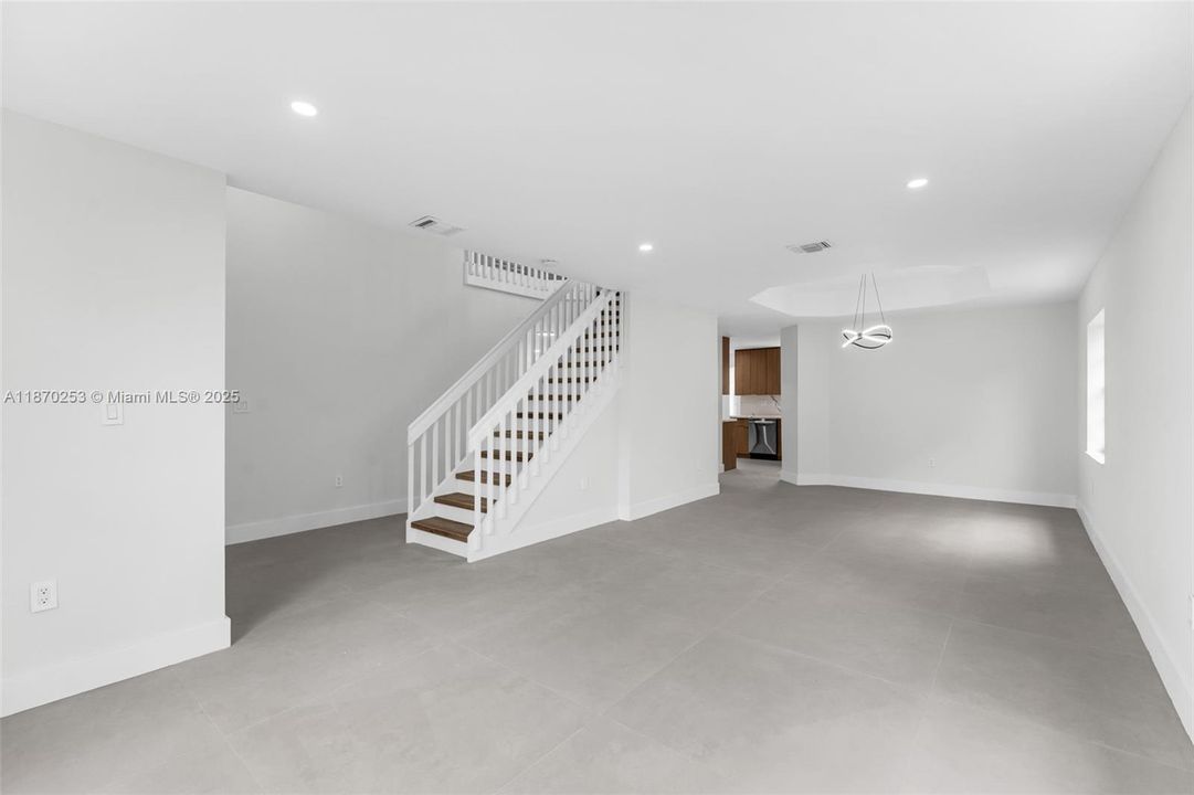 Vendido Recientemente: $750,000 (4 camas, 2 baños, 2250 Pies cuadrados)