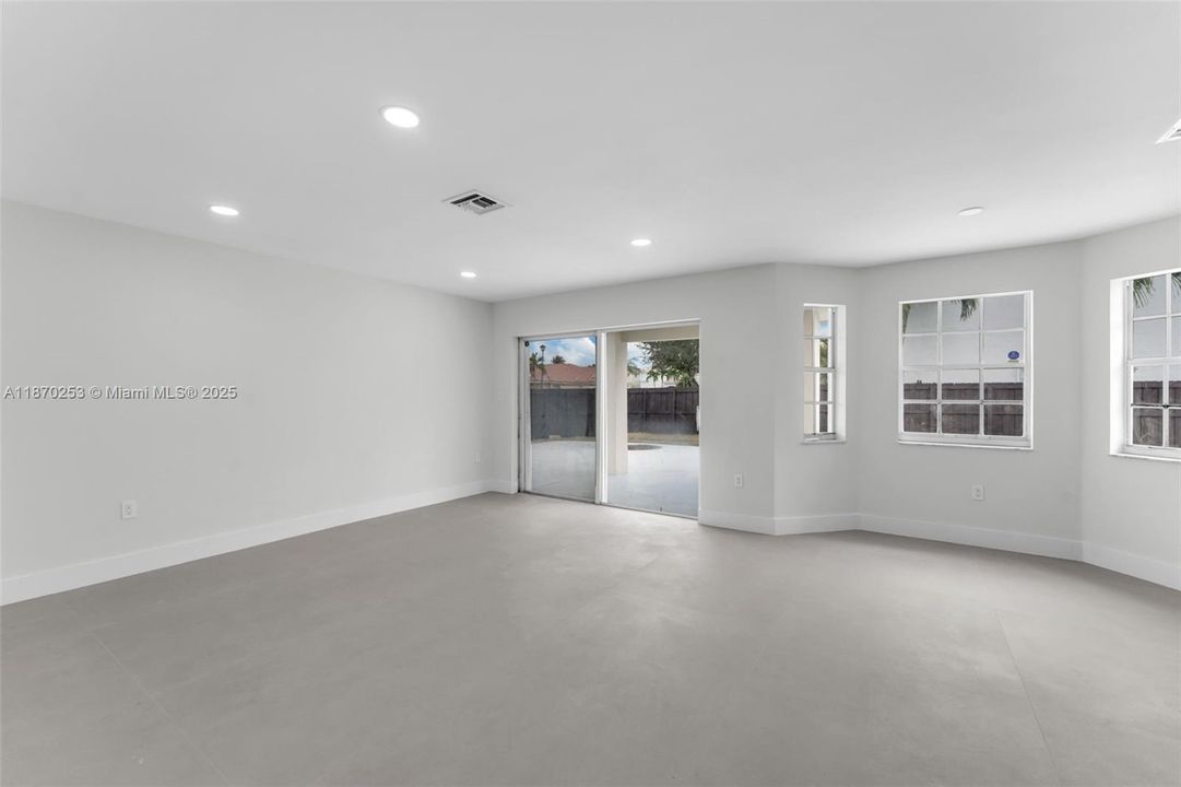 Vendido Recientemente: $750,000 (4 camas, 2 baños, 2250 Pies cuadrados)