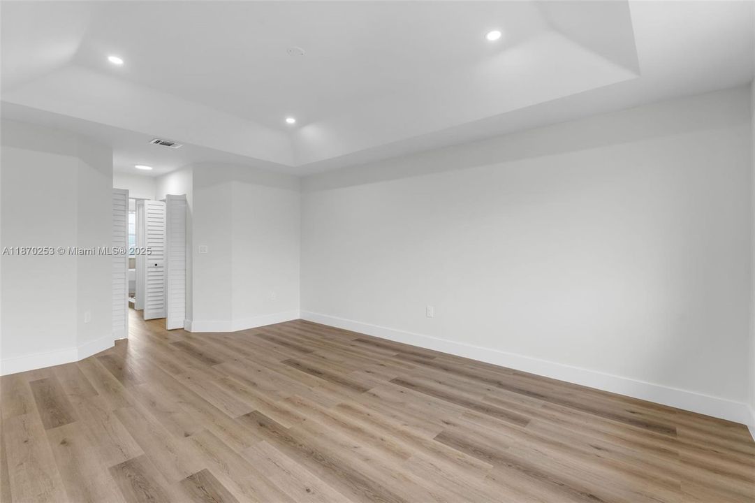 Vendido Recientemente: $750,000 (4 camas, 2 baños, 2250 Pies cuadrados)