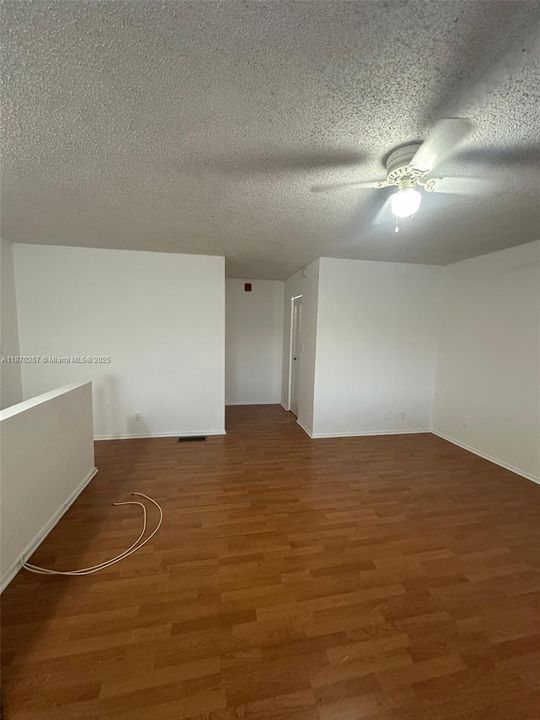 For Sale: $139,000 (1 beds, 1 baths, 943 Square Feet)