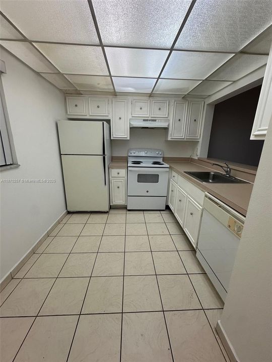For Sale: $139,000 (1 beds, 1 baths, 943 Square Feet)