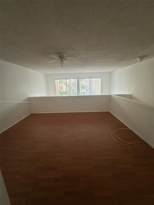 For Sale: $139,000 (1 beds, 1 baths, 943 Square Feet)
