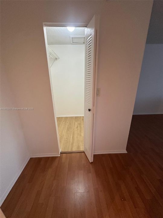 For Sale: $139,000 (1 beds, 1 baths, 943 Square Feet)
