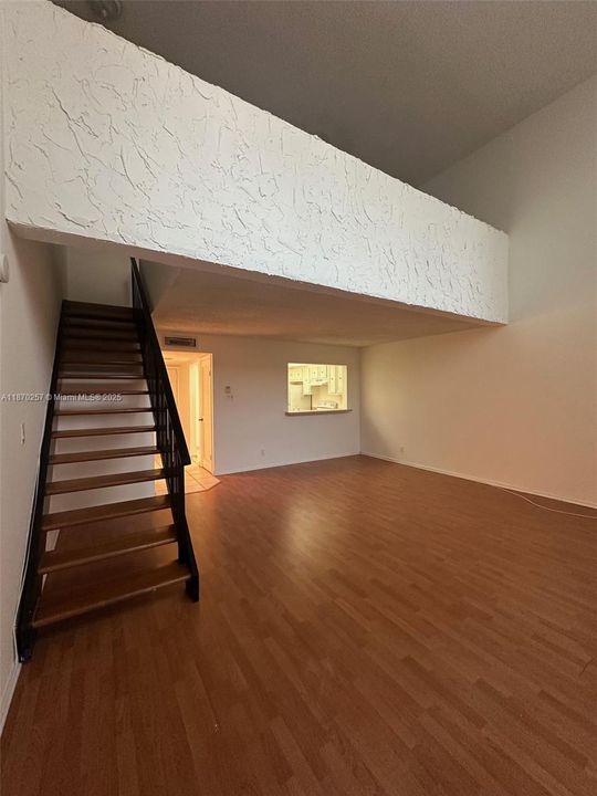 For Sale: $139,000 (1 beds, 1 baths, 943 Square Feet)