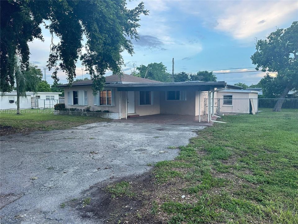 Recently Sold: $420,000 (3 beds, 2 baths, 1497 Square Feet)