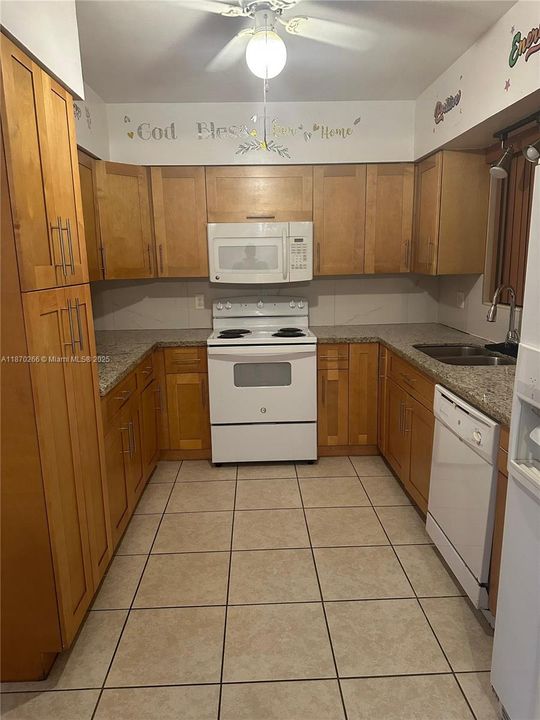 Recently Sold: $420,000 (3 beds, 2 baths, 1497 Square Feet)