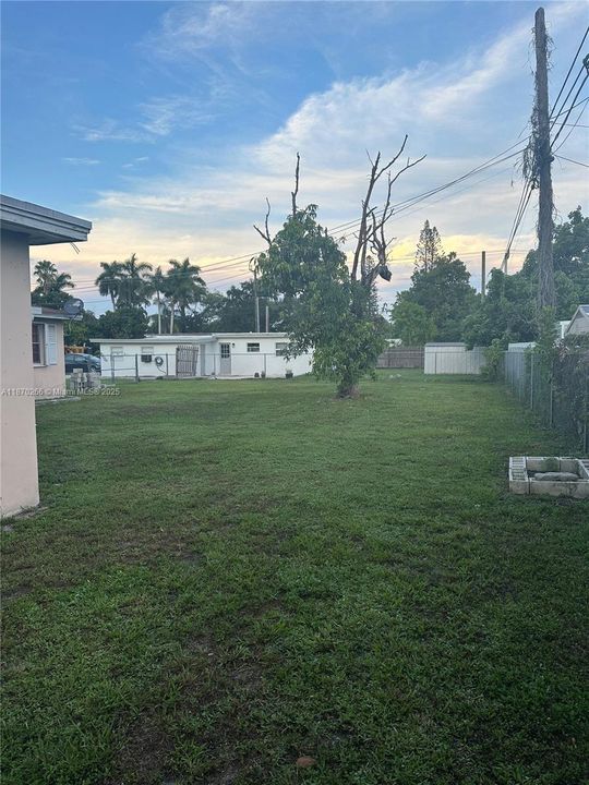 Recently Sold: $420,000 (3 beds, 2 baths, 1497 Square Feet)