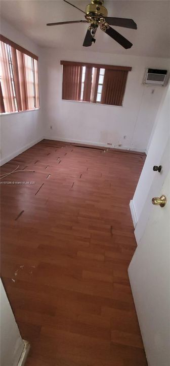 Recently Sold: $420,000 (3 beds, 2 baths, 1497 Square Feet)