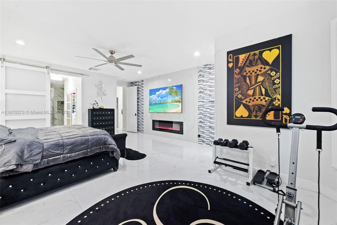 For Sale: $1,850,000 (6 beds, 4 baths, 3579 Square Feet)