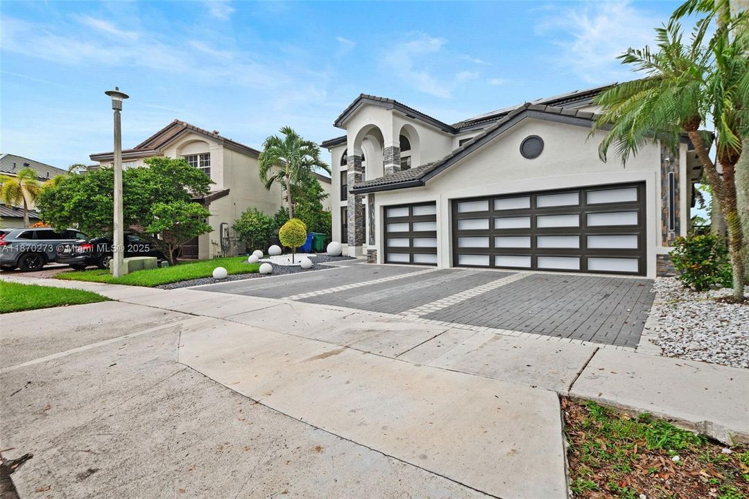 For Sale: $1,850,000 (6 beds, 4 baths, 3579 Square Feet)