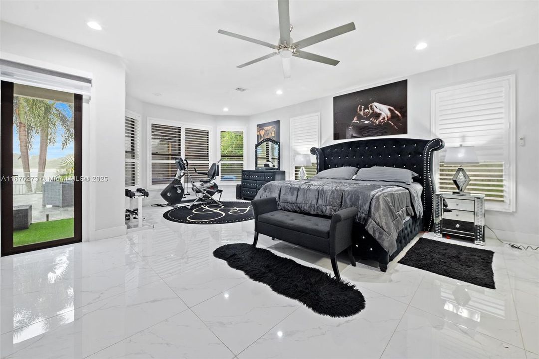 For Sale: $1,850,000 (6 beds, 4 baths, 3579 Square Feet)