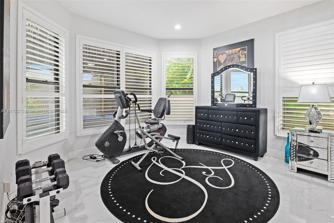 For Sale: $1,850,000 (6 beds, 4 baths, 3579 Square Feet)