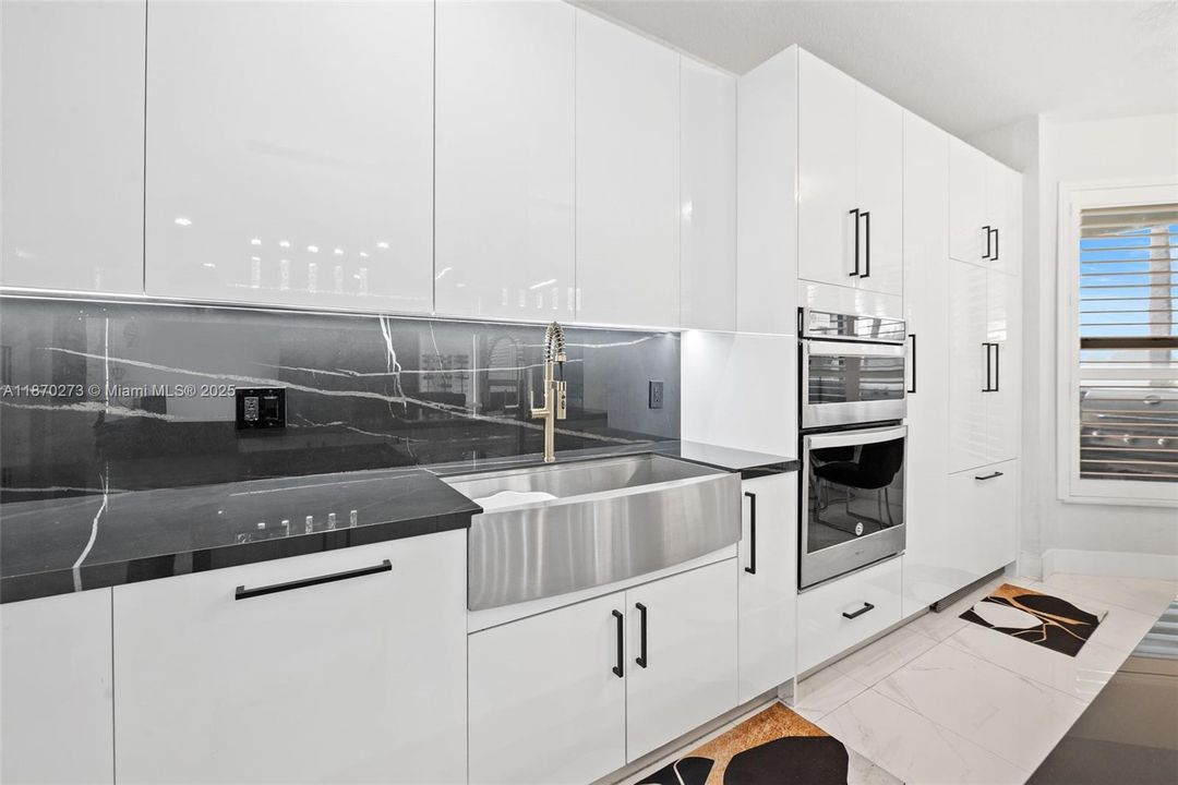 For Sale: $1,850,000 (6 beds, 4 baths, 3579 Square Feet)