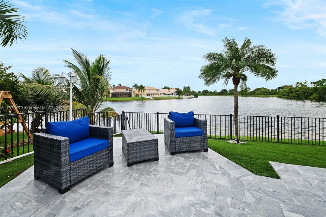 For Sale: $1,850,000 (6 beds, 4 baths, 3579 Square Feet)