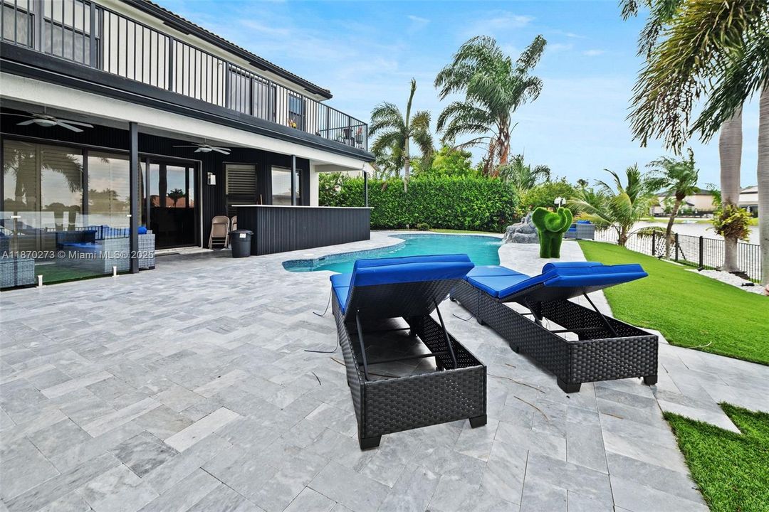 For Sale: $1,850,000 (6 beds, 4 baths, 3579 Square Feet)