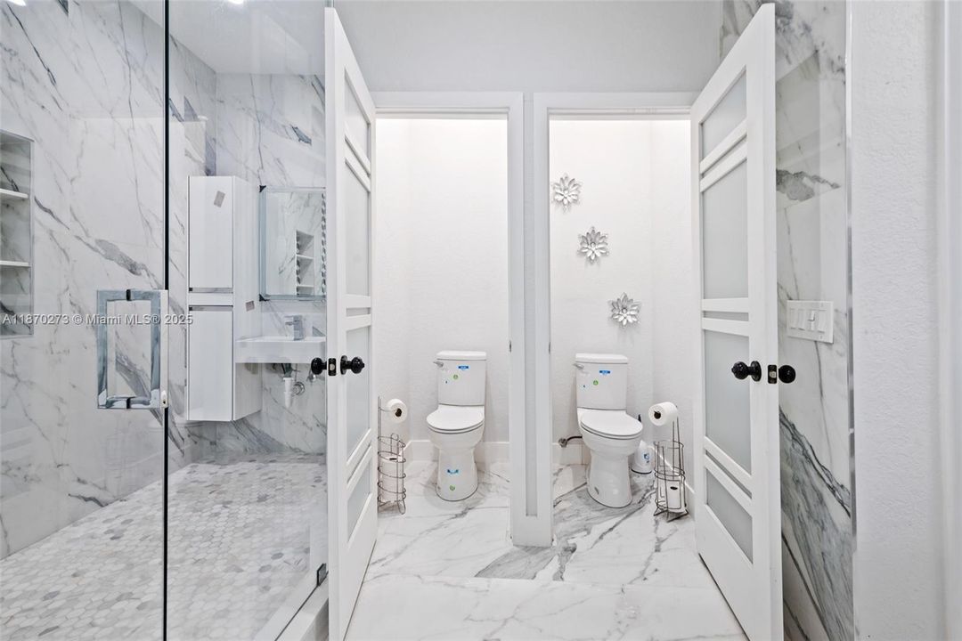 For Sale: $1,850,000 (6 beds, 4 baths, 3579 Square Feet)