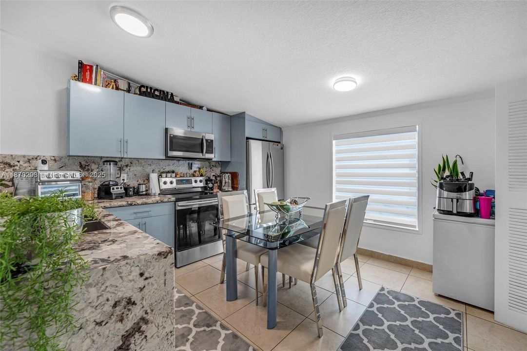 En Venta: $269,900 (3 camas, 2 baños, 1170 Pies cuadrados)