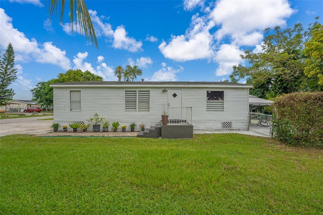 En Venta: $269,900 (3 camas, 2 baños, 1170 Pies cuadrados)