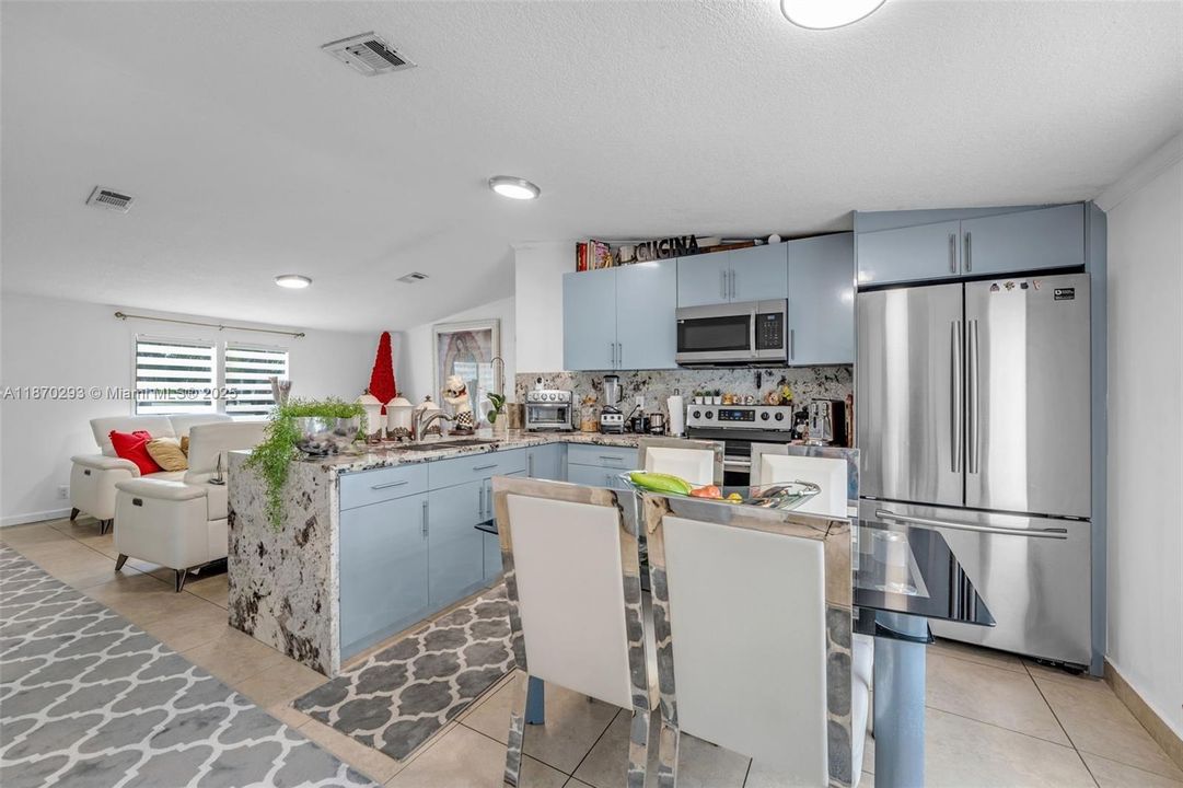 En Venta: $269,900 (3 camas, 2 baños, 1170 Pies cuadrados)