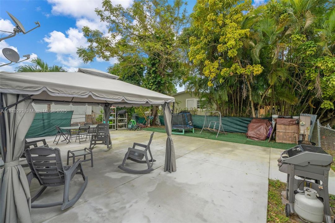 En Venta: $269,900 (3 camas, 2 baños, 1170 Pies cuadrados)