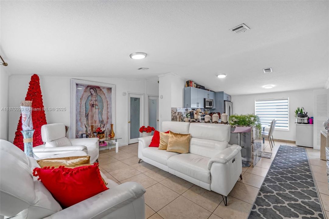 En Venta: $269,900 (3 camas, 2 baños, 1170 Pies cuadrados)