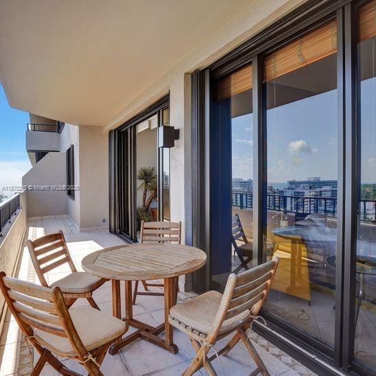 For Sale: $2,700,000 (3 beds, 3 baths, 2001 Square Feet)