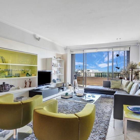 For Sale: $2,700,000 (3 beds, 3 baths, 2001 Square Feet)