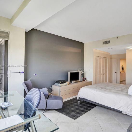 For Sale: $2,700,000 (3 beds, 3 baths, 2001 Square Feet)