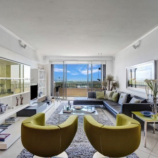 For Sale: $2,700,000 (3 beds, 3 baths, 2001 Square Feet)