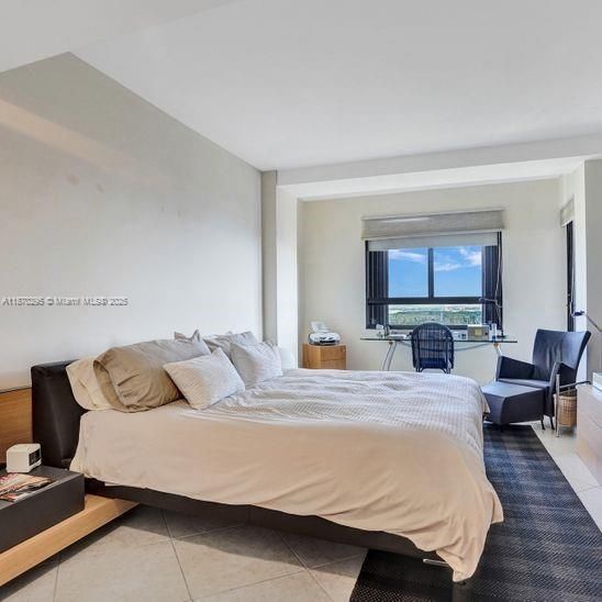 For Sale: $2,700,000 (3 beds, 3 baths, 2001 Square Feet)