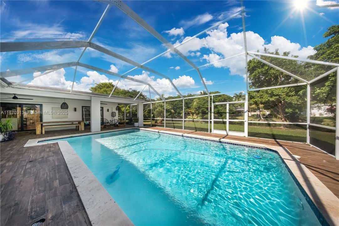 En Venta: $990,000 (3 camas, 2 baños, 2143 Pies cuadrados)