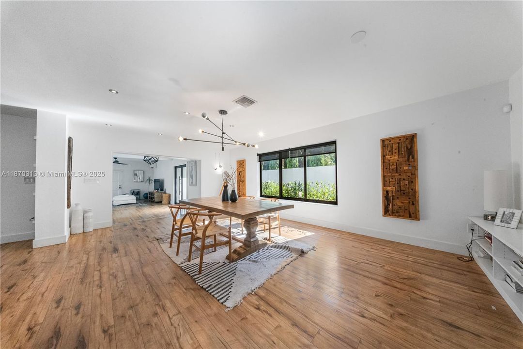 En Venta: $990,000 (3 camas, 2 baños, 2143 Pies cuadrados)