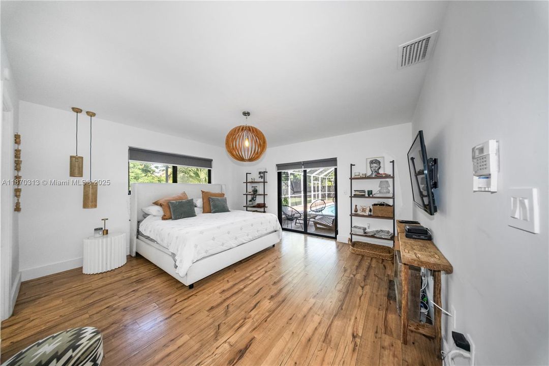 En Venta: $990,000 (3 camas, 2 baños, 2143 Pies cuadrados)