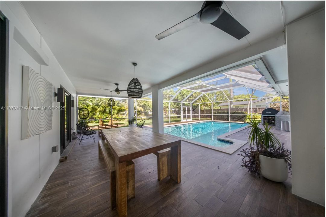 En Venta: $990,000 (3 camas, 2 baños, 2143 Pies cuadrados)