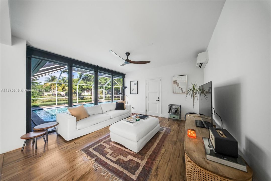 En Venta: $990,000 (3 camas, 2 baños, 2143 Pies cuadrados)