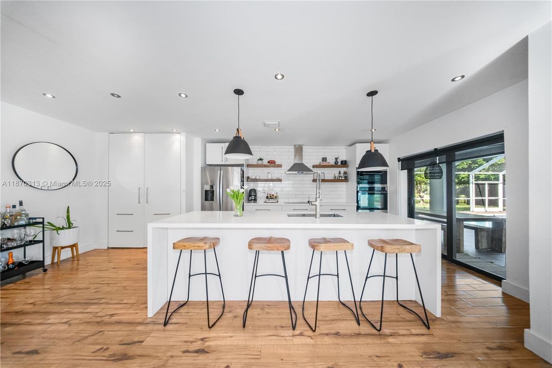 En Venta: $990,000 (3 camas, 2 baños, 2143 Pies cuadrados)