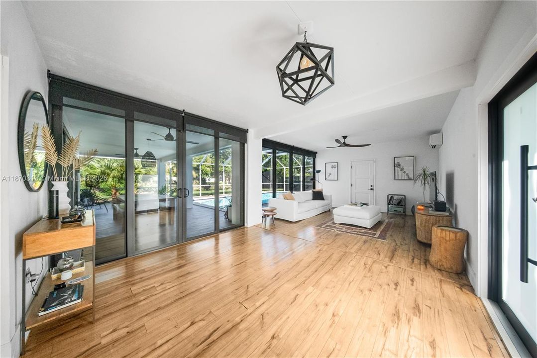 En Venta: $990,000 (3 camas, 2 baños, 2143 Pies cuadrados)